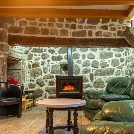 Hébergement de vacances Les Violettes D'aubrac 8/11 Personnes à Rieutort