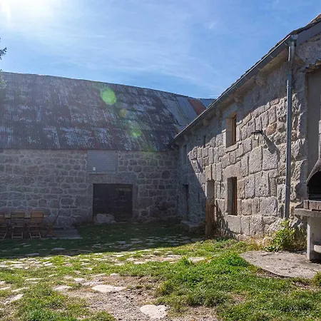Les Violettes D'aubrac 8/11 Personnes A Rieutort