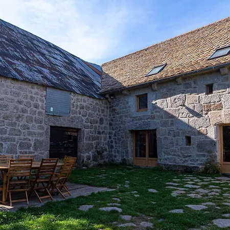 Les Violettes D'aubrac 8/11 Personnes à Rieutort Hébergement de vacances *